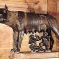Statue de Rémus et Romulus ainsi que de la louve qui les a recueillis.